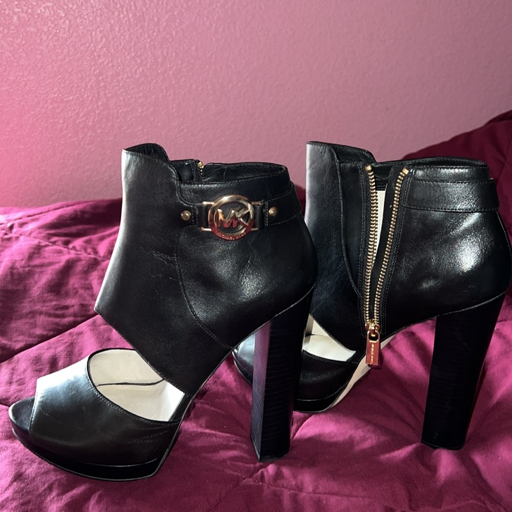 Michael Kors Pep Toe Bootie Size 10M

Open Toe Platform Pumps